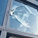Como trocar vidro quebrado de janelas