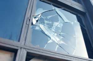 como trocar  vidro quebrado de janelas