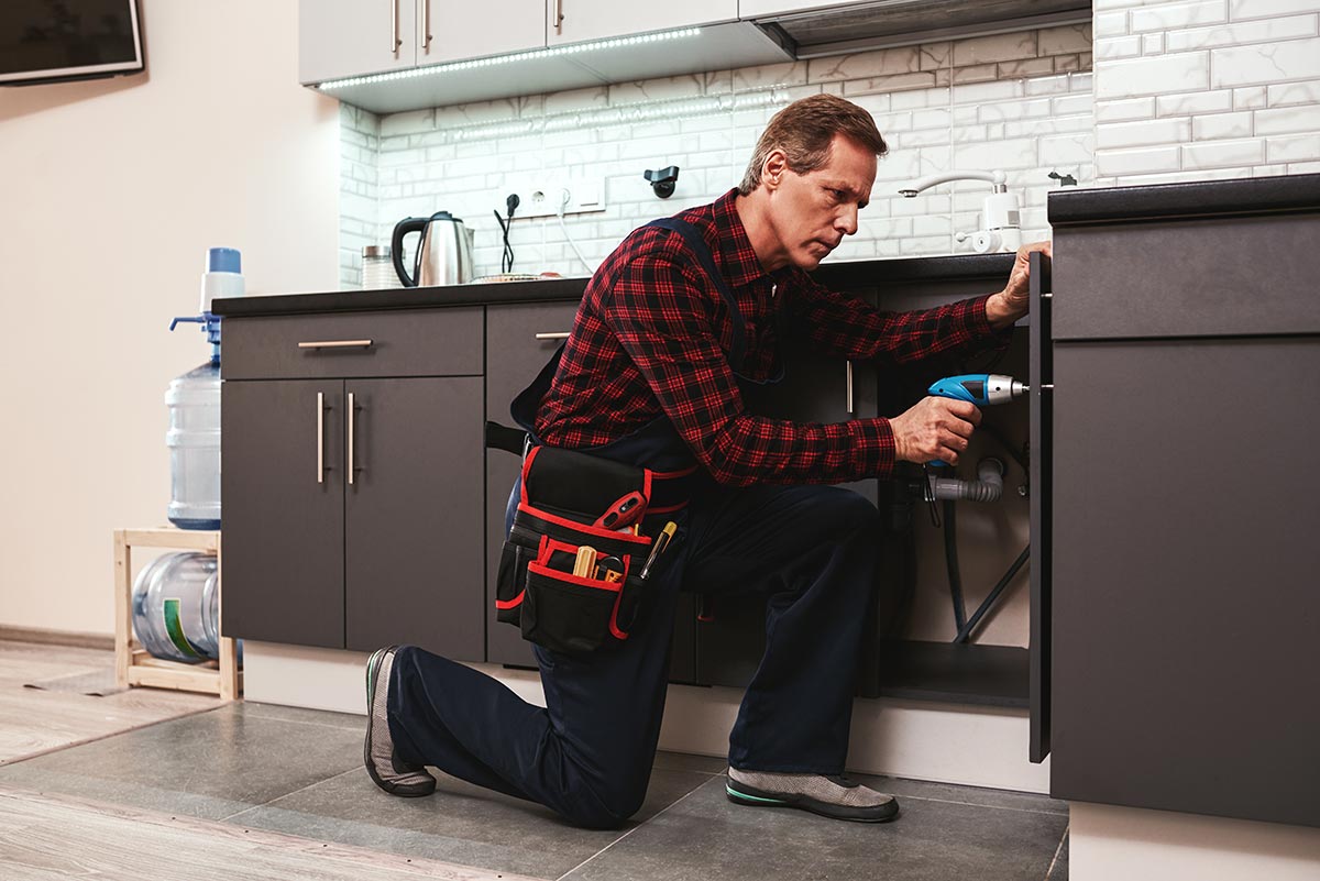 handyman-at-work-repairing-kitchen-shelves-by-per-resize.jpg